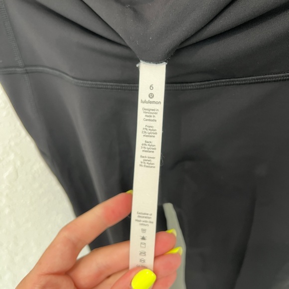 Black lululemon legging - Picture 2 of 5
